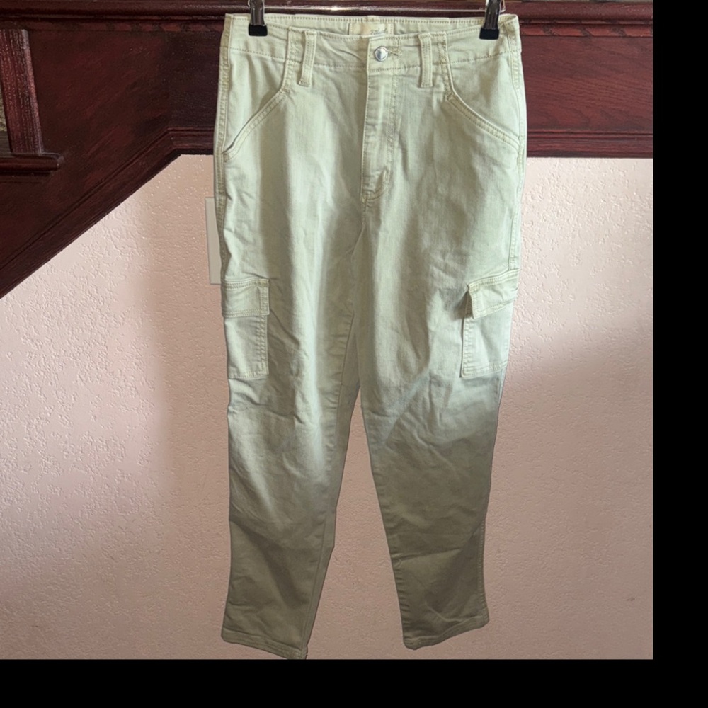Universal Thread Women’s Size 4 or 27 Waist Sage Cargo Pants Loose Fit Jeans
